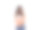 穿着牛仔裤和白色上衣的孕妇双手放在白色背景下的肚子上。怀孕、分娩、准备和期望概念。美丽柔情的怀孕照片。图片下载