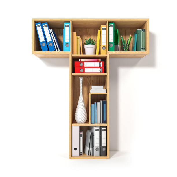 字母T的形式的书架与文件夹，活页夹和书籍隔离在白色。档案，办公室或图书馆里成堆的文件。图片下载