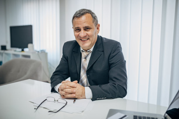 一个成功商人的肖像图片下载