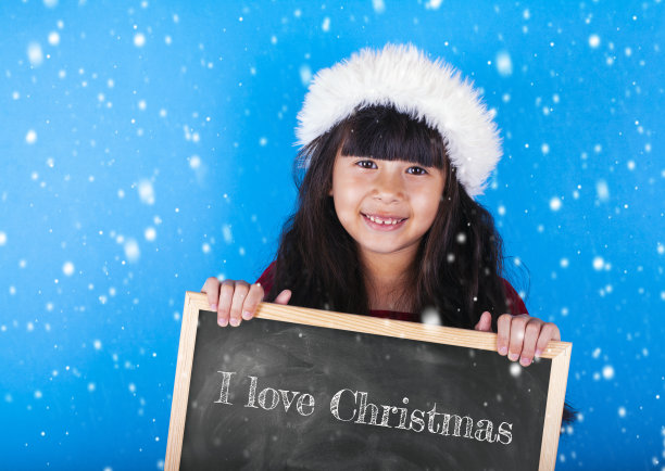 可爱的亚洲小女孩戴着圣诞老人帽图片下载