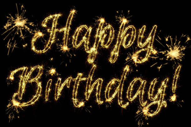 庆祝活动的概念。短信生日快乐写闪闪发光的火花孤立在黑色的背景。覆盖模板贺卡和任何项目图片下载