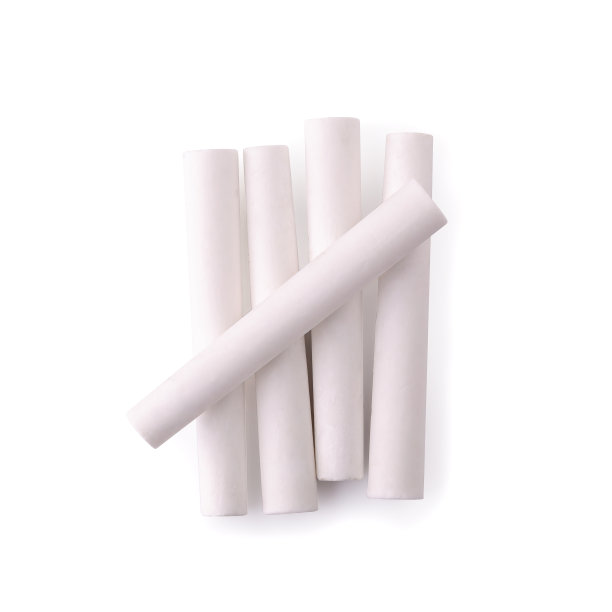 白色粉笔孤立在白色背景上。图片下载