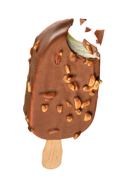巧克力冰棒冰淇淋与果仁孤立在白色图片下载