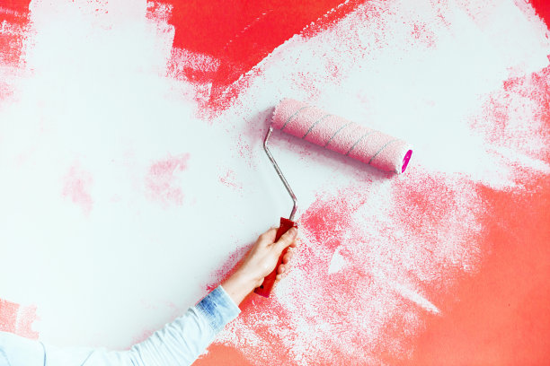 近距离的装饰与辊的手绘墙。本空间图片下载