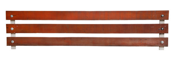 木栅栏附在钢柱上的棕色长木栅栏图片下载