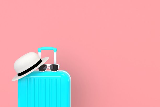 近距离看现代蓝色旅行袋太阳眼镜和帽子在粉红色的背景。旅行的概念。假期旅行。副本的空间。最小的风格。3 d渲染图图片下载