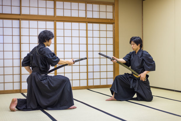 日本武士在东京传统道场训练图片下载