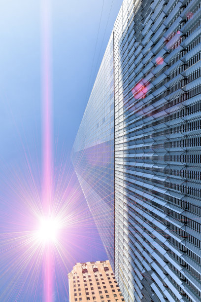 玻璃和钢铁外观的现代摩天大楼从下面看，有未来主义的星星闪耀图片下载