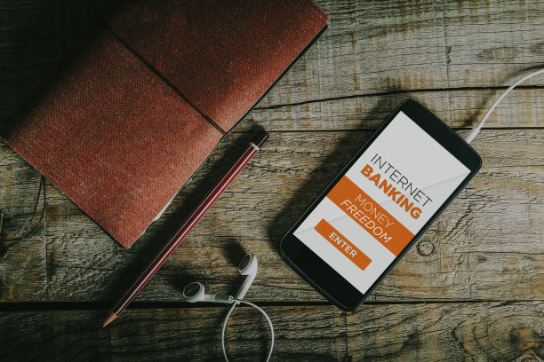 手机屏幕上有网上银行应用程序。图片下载