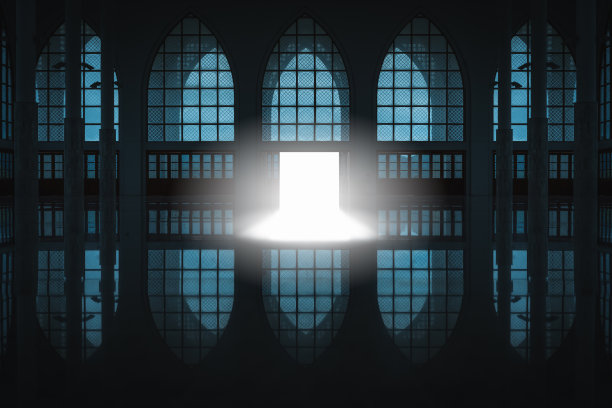 清真寺建筑内信徒的希望之光图片下载