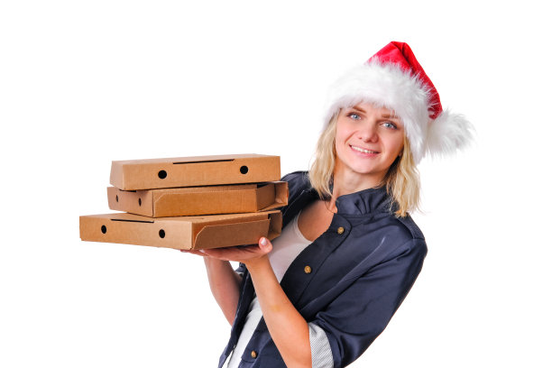 圣诞披萨和快餐外卖。金发女孩戴着圣诞帽，手里拿着三个披萨盒子。Copyspace图片下载