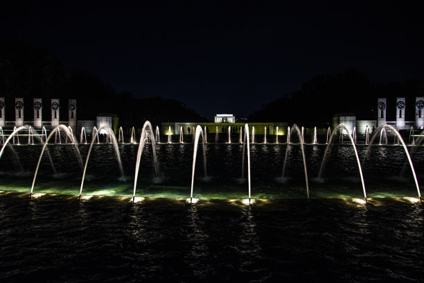 纪念碑在晚上图片下载