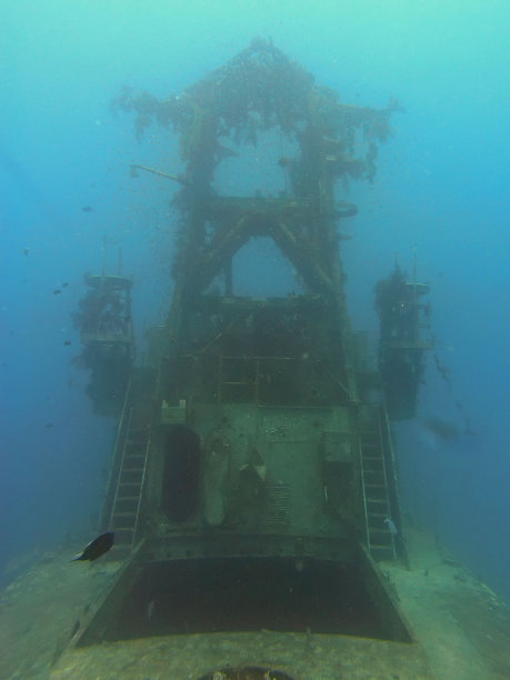 以色列埃拉特萨蒂尔巡逻艇残骸图片下载