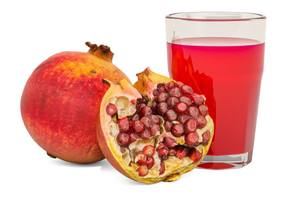 玻璃石榴汁与石榴，3D渲染孤立在白色背景图片下载