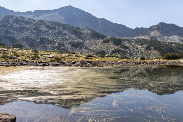 保加利亚皮林山蛙湖景观图片下载