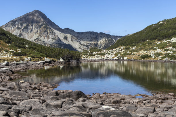 保加利亚皮林山蛙湖景观图片下载