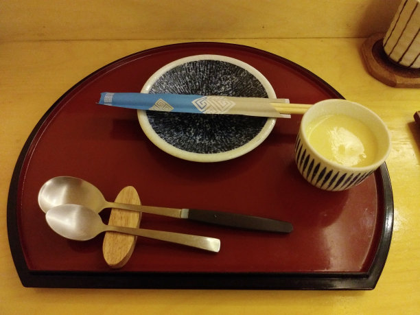 在一家日本餐馆准备一顿饭图片下载