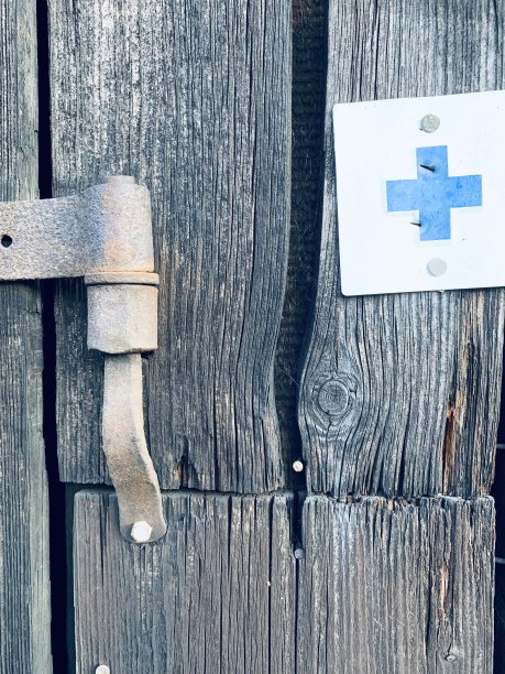 抽象的木制背景与蓝色十字架图片下载