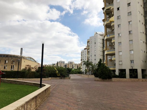 以色列里雄莱锡安住宅建筑和街道图片下载