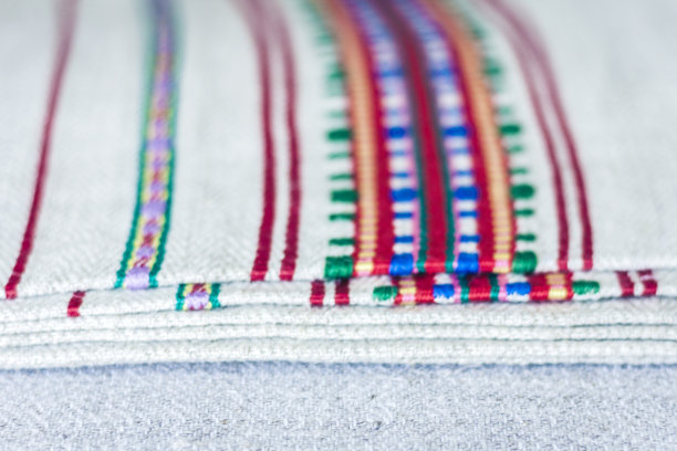 编织亚麻刺绣毛巾，乌克兰传统手工制作图片下载