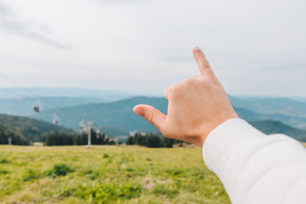 快乐是成功的象征，登高登高的概念图片下载