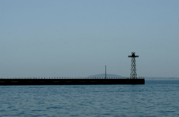 开普敦港的防波堤/格罗尼码头和灯塔图片下载