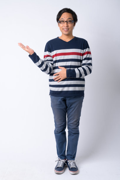 一个快乐的日本男人的全身照片图片下载