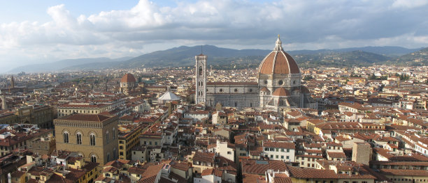 从维琪奥宫的塔楼上可以看到佛罗伦萨的大教堂图片下载