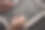 黑板上有复选框。手写作。黑暗的背景。图片下载