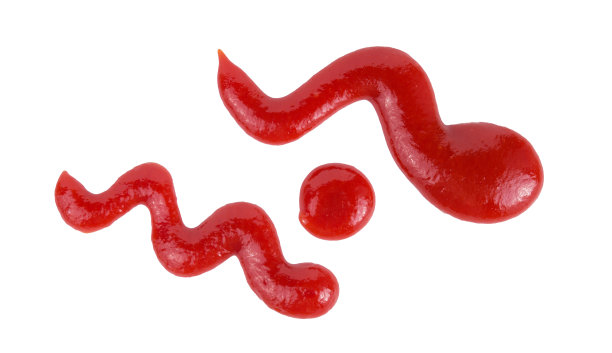 红色的番茄酱溅在白色的背景上，图片下载