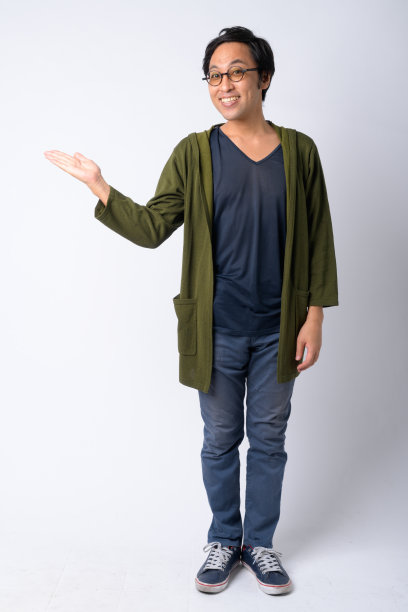 一个快乐的日本男人的全身照片图片下载