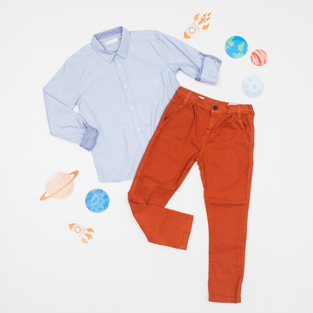 时尚—儿童服装套装;照片在中性背景。图片下载