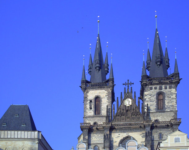 老城广场与泰恩教堂在布拉格，日落城市景观在捷克共和国首都，布拉格，欧洲。Staromestska广场。图片下载