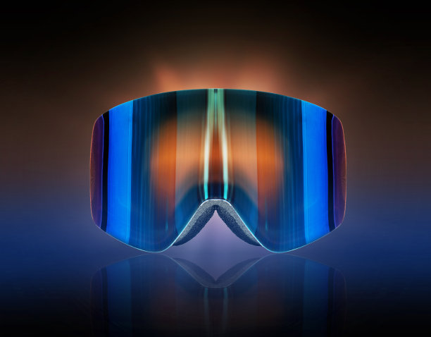 现代滑雪板镜的特写在黑暗中图片下载