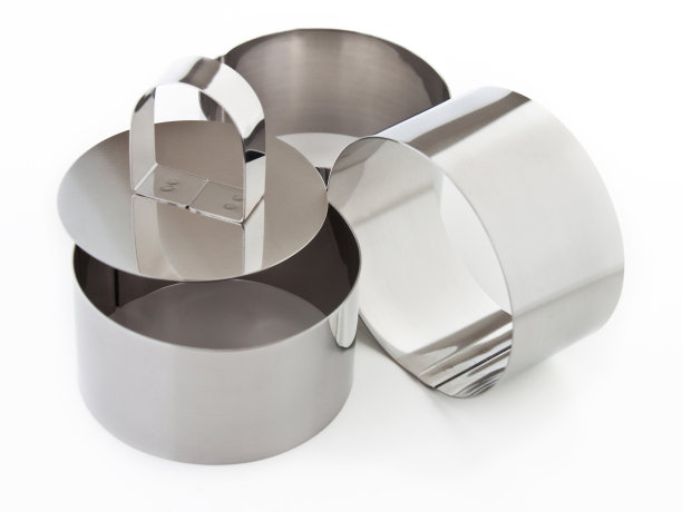 甜点在白色背景上环绕厨房用具图片下载