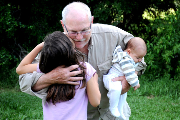 爷爷和孙子图片下载