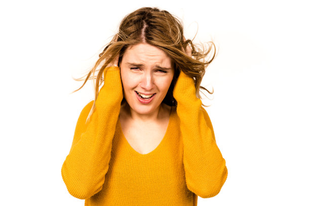 尖叫的女人被孤立在白色背景上图片下载