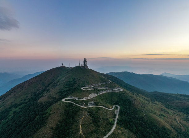 戴墨山和天气雷达站点的黎明图片下载