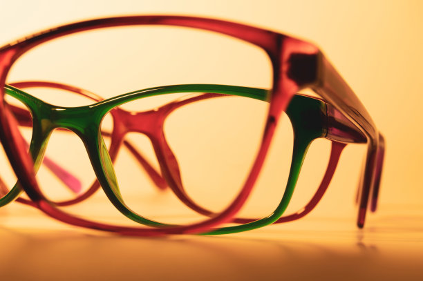 眼镜近距离拍摄艺术。边框眼镜背景与复制空间。老花镜图片下载