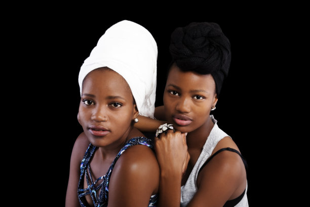 两个非洲裔美国妇女戴头巾肖像图片下载