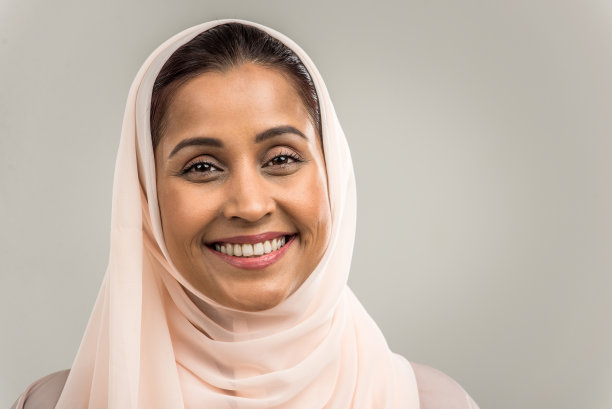 背景中的阿拉伯妇女图片下载