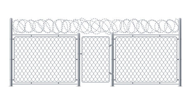 用铁丝或铁链保护的栅栏或铁链。警用、监狱、军队用的链环施工。用铁链锁住的边界或围栏，笼子入口。钢架联动或护栏、保护主题图片下载