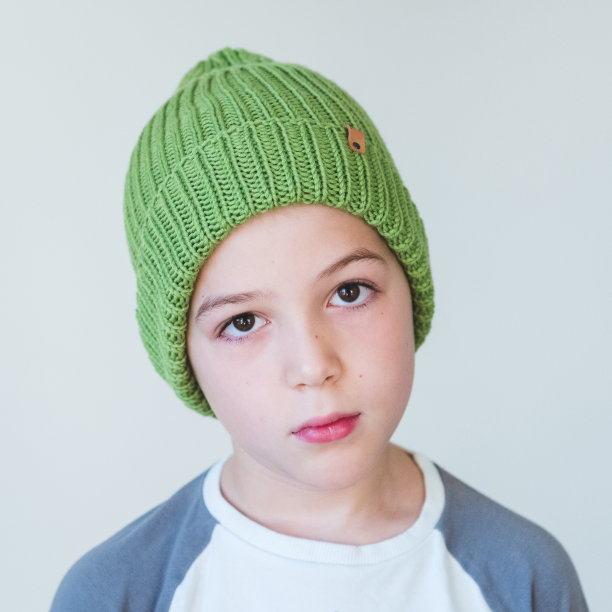 冬天里可爱的孩子图片下载