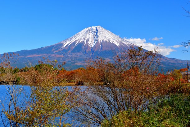 富士山和秋叶色，拍摄于富士五湖地区和富士宫市图片下载