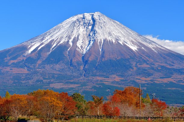 富士山和秋叶色，拍摄于富士五湖地区和富士宫市图片下载