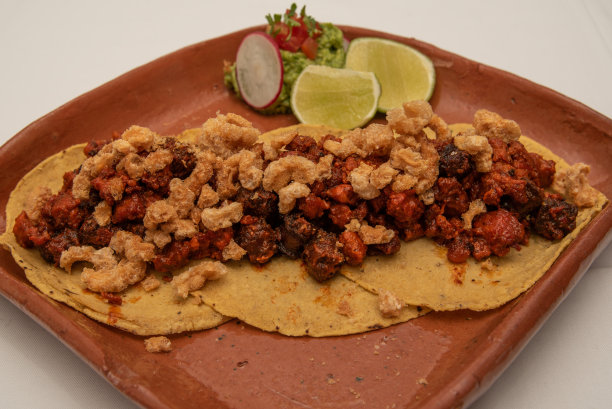 腌牛肉玉米饼加猪肉皮图片下载