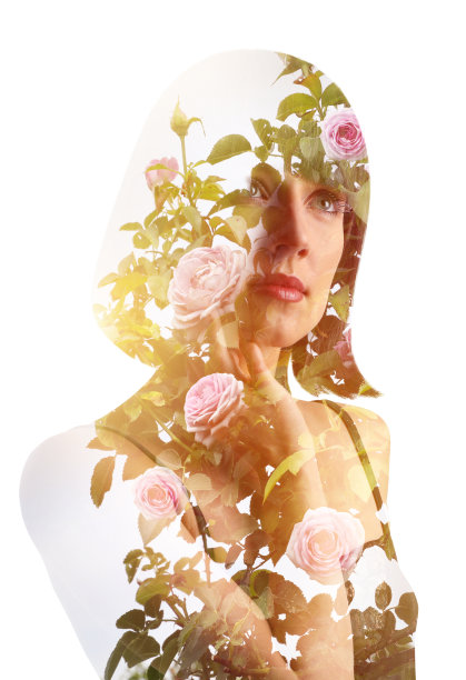 多次曝光的严肃女人和玫瑰丛图片下载