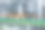 塑料瓶与新鲜的有机果汁在自动传送带或流水线上，在饮料厂或工厂内部配备现代化的工业机器设备图片下载