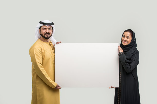 阿拉伯夫妇（灰色背景）图片下载