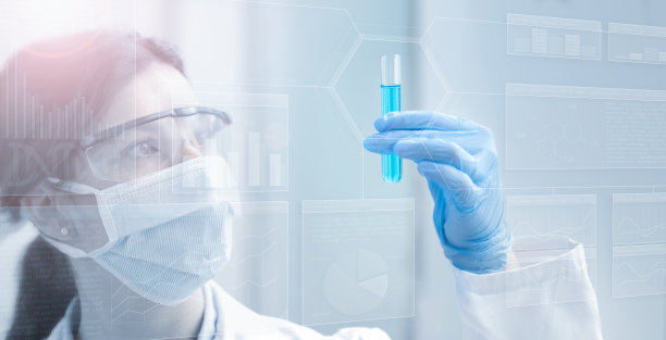 正在分析试管的女科学家图片下载